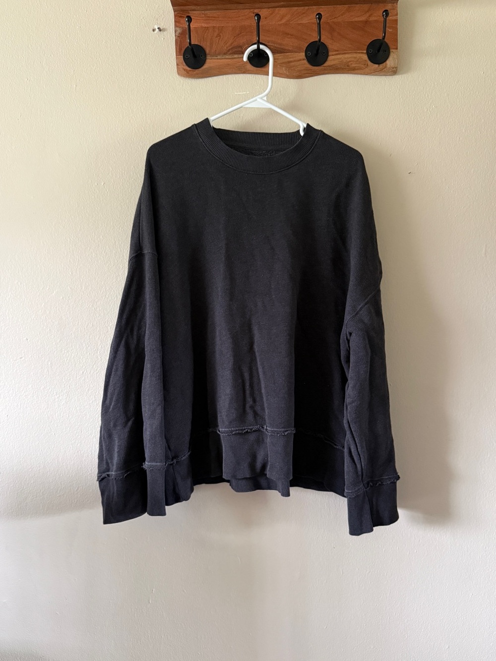 American Eagle Charcoal Grey Black Oversized Raw Hems Pullover Sweater Size XL